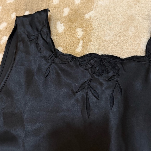 Escapades vintage black silk floral embroidered tank top women’s size medium - Picture 6 of 9